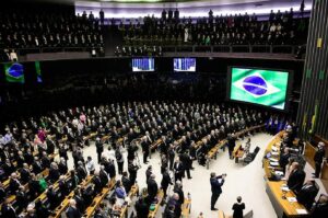 Leia mais sobre o artigo Impacto com reajuste de salário para servidores aprovado pelo Congresso é maior que receita de 95% dos municípios brasileiros
