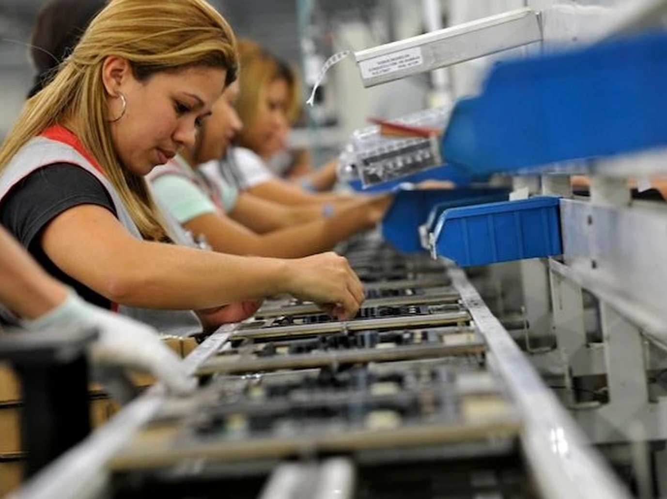 No momento, você está visualizando Redução da jornada de trabalho para 40h semanais pode aumentar custos das empresas em até R$ 267 bilhões ao ano, diz CNI