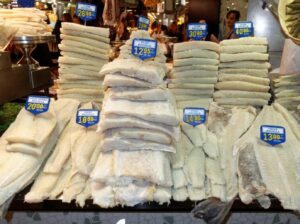 Leia mais sobre o artigo BACALHAU OU ‘TIPO BACALHAU’: Veja como identificar o bacalhau verdadeiro