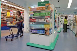 Leia mais sobre o artigo Deputados da Câmara aprovam venda de remédios em supermercados; proposta vai à sanção