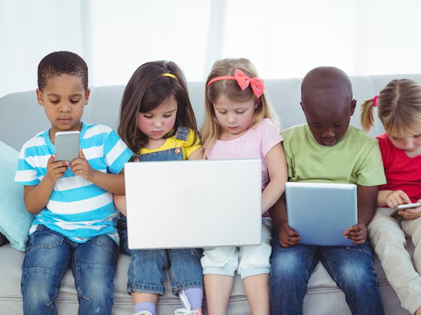 No momento, você está visualizando ECA Digital começa a valer hoje e impõe novas regras para crianças e jovens em redes sociais, jogos e sites