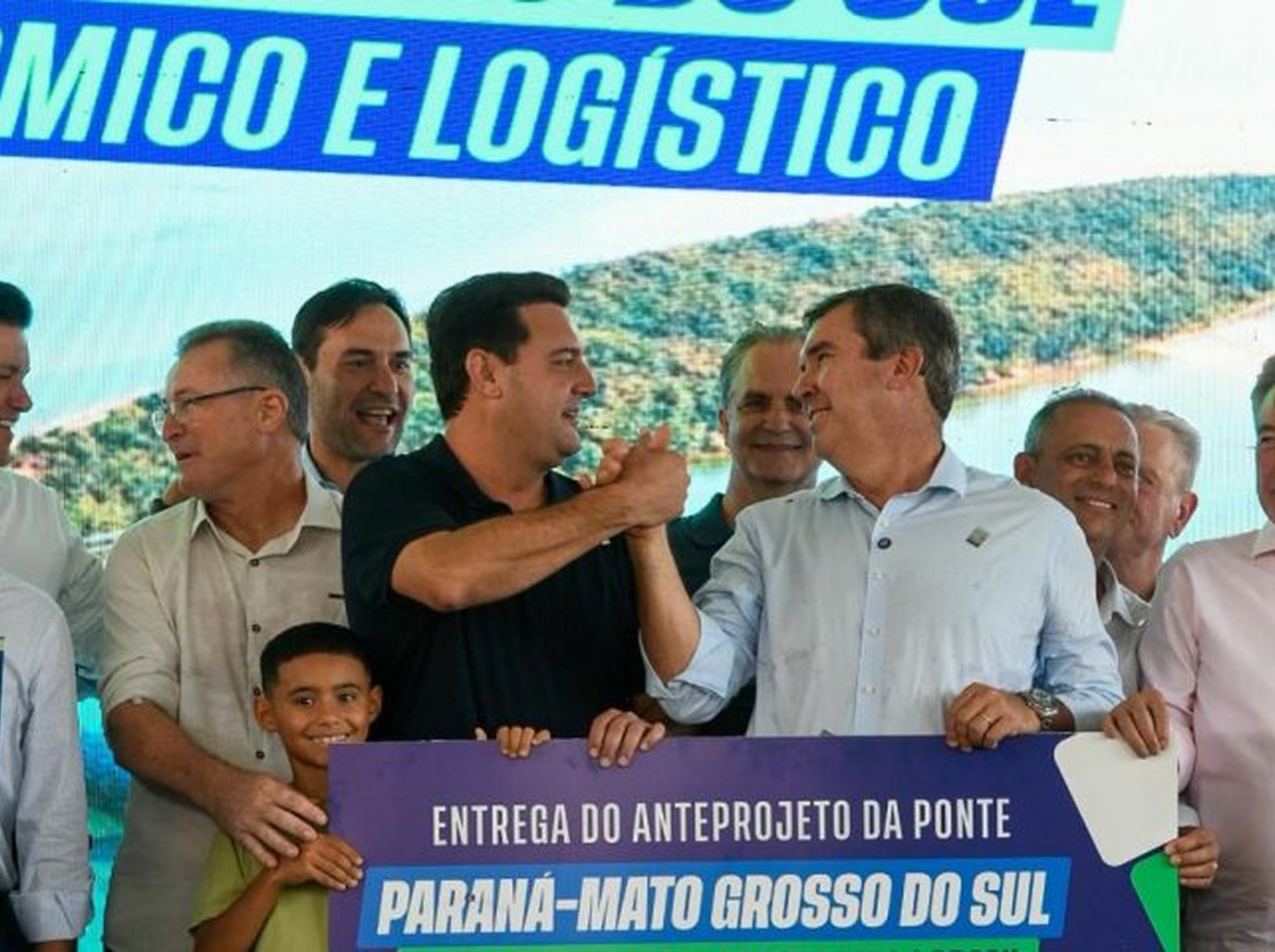 No momento, você está visualizando Encontro entre governadores marca entrega de anteprojeto de ponte entre MS e Paraná