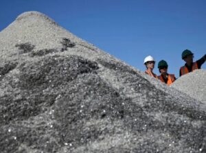 Leia mais sobre o artigo EUA negociam minerais raros com Caiado e geram mal-estar no Palácio do Planalto