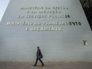 Leia mais sobre o artigo Governo bloqueia R$ 1,2 bi do Executivo e R$ 334 mi de emendas