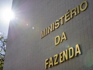 Leia mais sobre o artigo Governo bloqueia R$ 1,6 bilhão do Orçamento de 2026