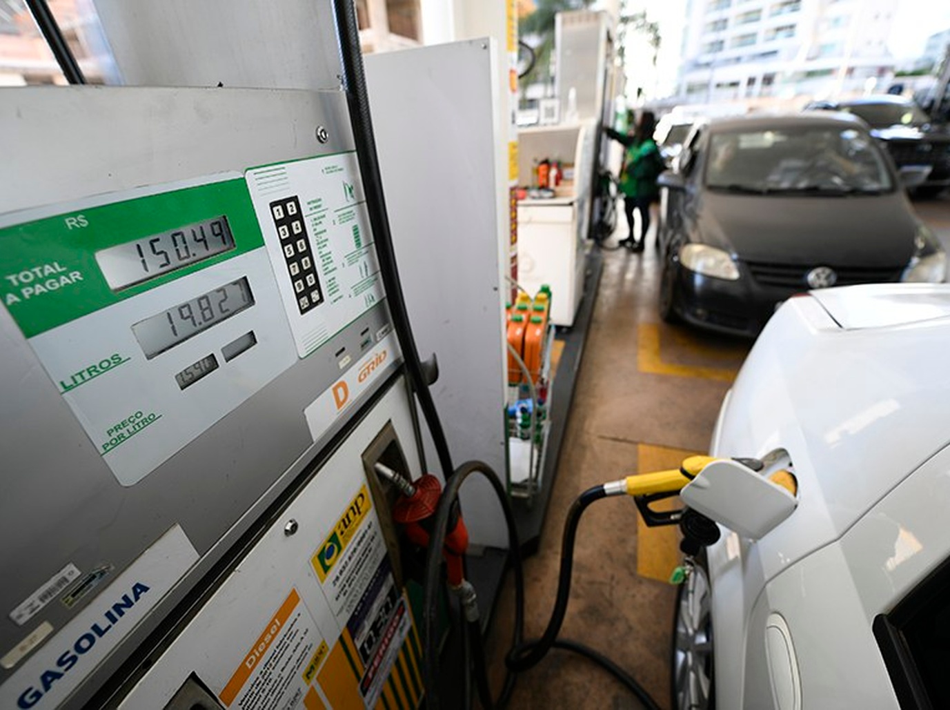 No momento, você está visualizando Governo isenta imposto sobre o diesel após salto do petróleo