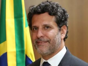 Leia mais sobre o artigo Leonardo Barchini será o novo ministro da Educação, anuncia o governo