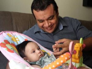 Leia mais sobre o artigo Licença-paternidade de até 20 dias é aprovada no Senado