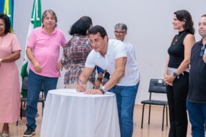 Leia mais sobre o artigo Naviraí celebra repasse de R$ 5,4 milhões ao Terceiro Setor com assinatura conjunta de autoridades