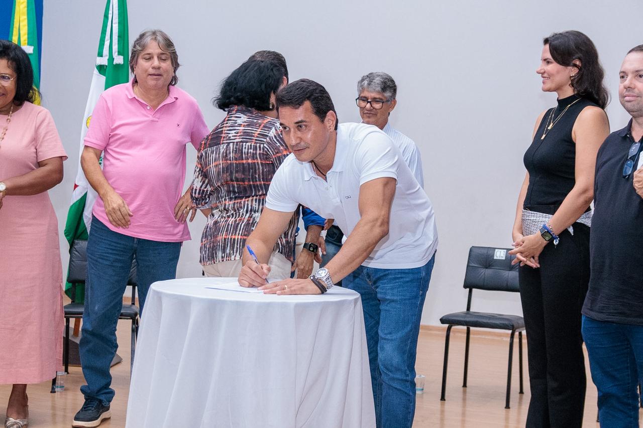 No momento, você está visualizando Naviraí celebra repasse de R$ 5,4 milhões ao Terceiro Setor com assinatura conjunta de autoridades