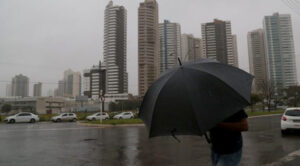 Leia mais sobre o artigo Tempo muda e MS tem previsão de chuva intensa e temperaturas mais amenas