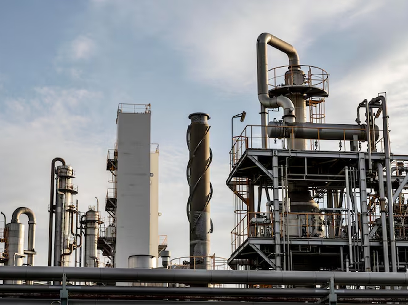 No momento, você está visualizando Usinas projetam produção de etanol recorde em 2026/2027, + 4 bi de litros