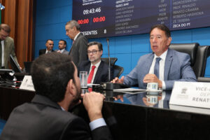 Leia mais sobre o artigo ALEMS: Deputados aprovam homenagem, reorganização de cartórios e festa no calendário