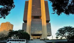 Leia mais sobre o artigo Banco Central reduz Selic para 14,5% ao ano em meio a conflito no Oriente Médio