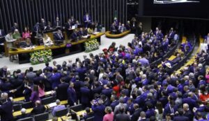 Leia mais sobre o artigo CCJ da Câmara retoma análise do fim da escala 6×1 nesta quarta