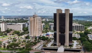 Leia mais sobre o artigo CMN aperta regras para bancos captarem recursos com garantia do FGC e ajusta norma de liquidez