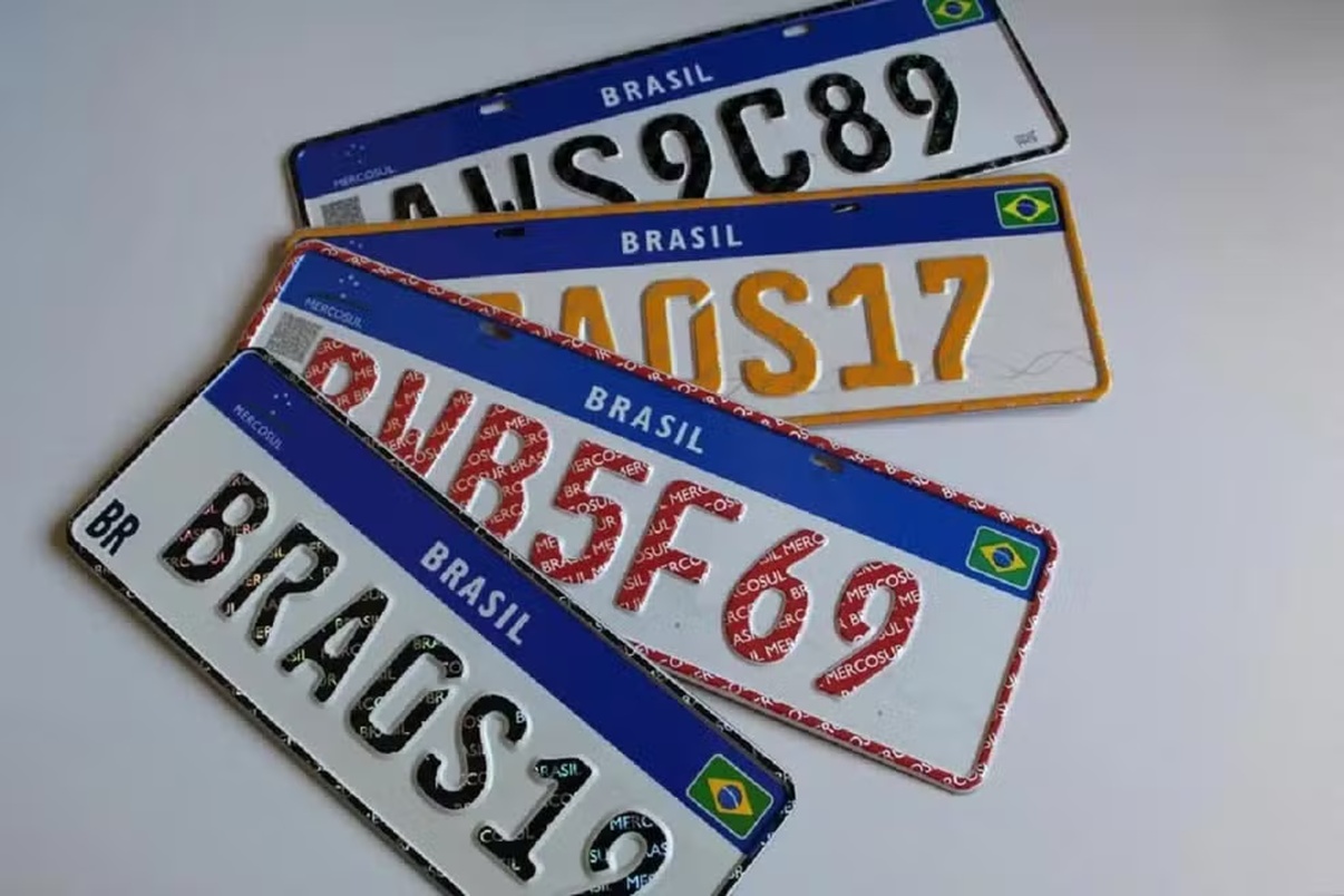 No momento, você está visualizando Comissão aprova projeto que recoloca estado e município nas placas de veículos no Brasil