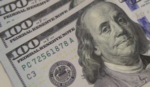 Leia mais sobre o artigo Dólar abaixo de R$ 5 e quedas consecutivas refletem confiança de investidores no Brasil