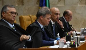 Leia mais sobre o artigo Entidades de juízes pedem ao STF mais tempo para restringir penduricalhos