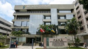 Leia mais sobre o artigo Justiça do trabalho pune advogadas que usaram comando oculto de IA para manipular decisão