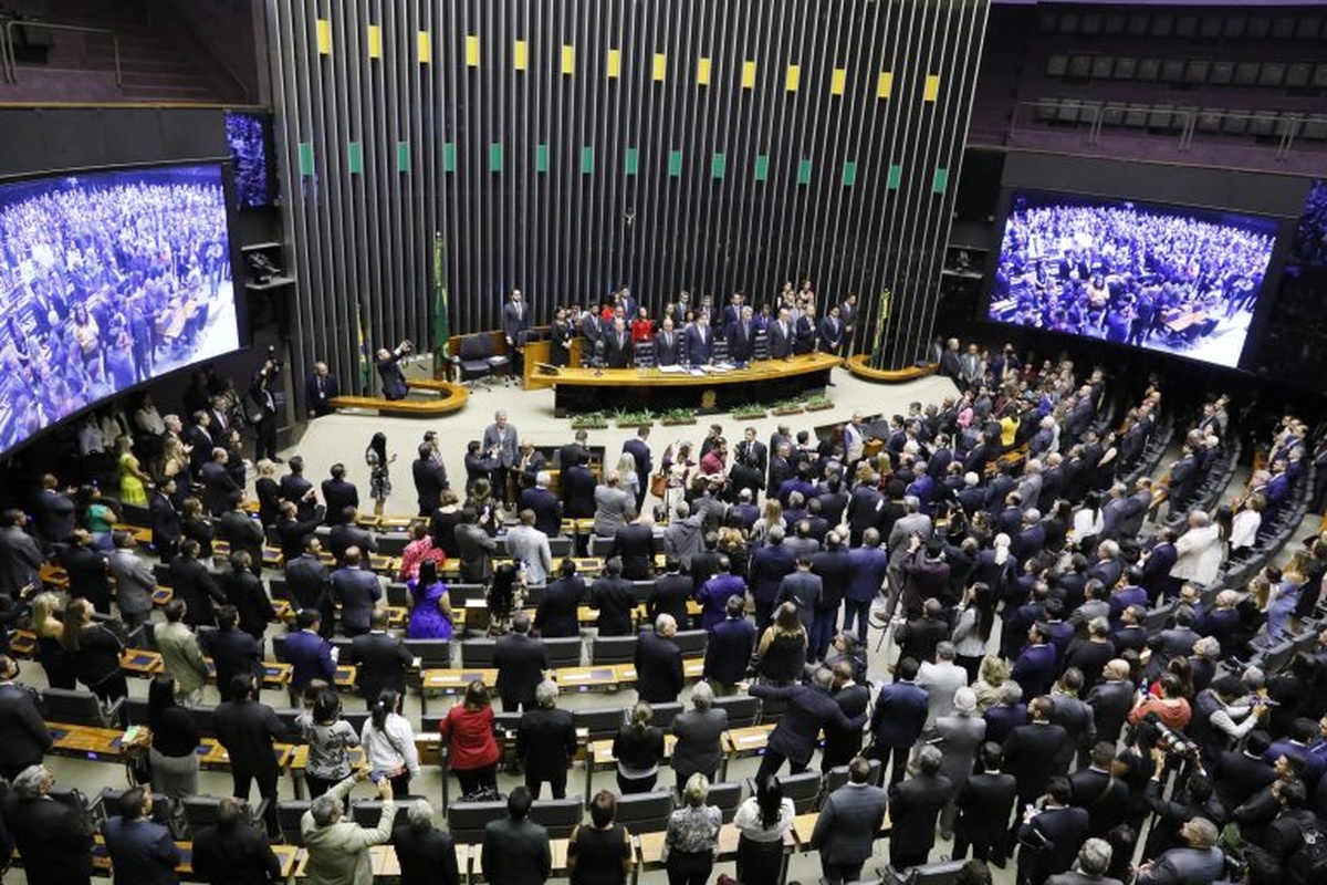 No momento, você está visualizando PEC do fim da jornada 6×1 tem semana decisiva de articulação sobre parecer