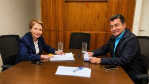 Leia mais sobre o artigo Prefeito de Dourados leva à senadora pedidos para obras de recapeamento e custeio da saúde