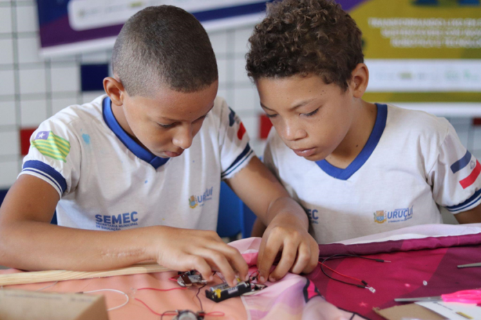 No momento, você está visualizando Projeto percorre cidades de Mato Grosso do Sul levando teatro, arte e robótica para escolas públicas