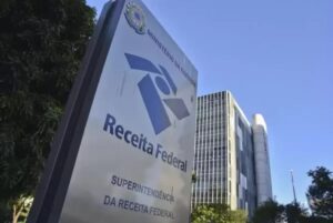 Leia mais sobre o artigo Receita Federal cobra devedores com dívidas acima de R$ 15 mil no IR