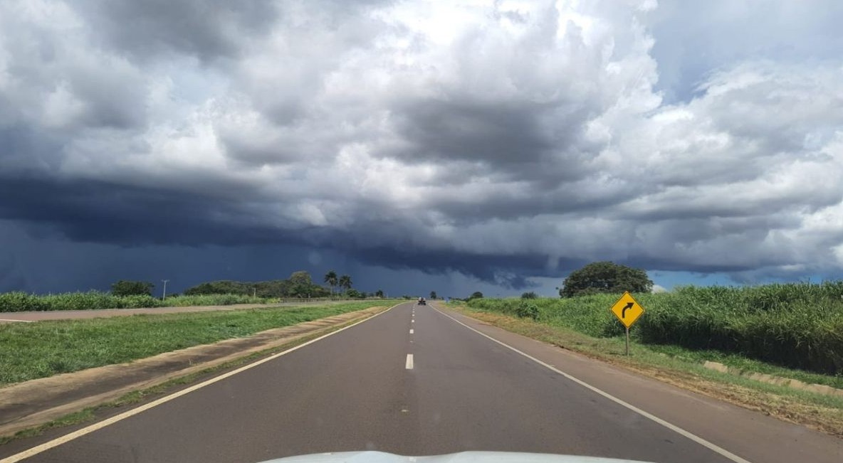 No momento, você está visualizando MS terá sol e calor nesta quinta, mas frente fria pode provocar chuva à noite