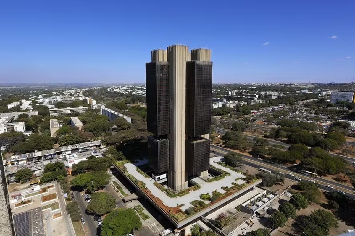 No momento, você está visualizando BC eleva projeção do PIB em 2026 para 2% e cita medidas de estímulo