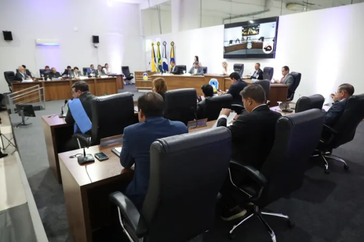 No momento, você está visualizando Câmara de Dourados aprova LDO 2027 e novas regras do estacionamento rotativo