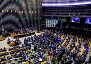Leia mais sobre o artigo Votação sobre combustíveis será pautada nesta quarta na Câmara caso governo retire urgência da 6×1