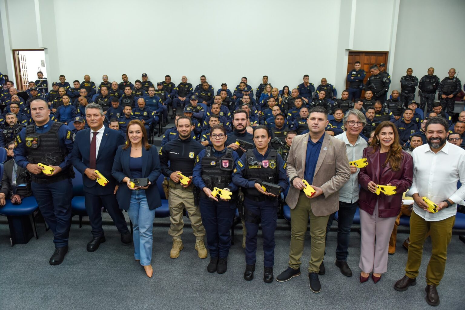 No momento, você está visualizando GCM de Campo Grande recebe mais de R$ 2,5 milhões em tasers e espargidores