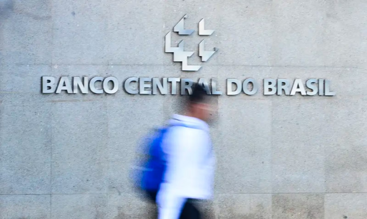 No momento, você está visualizando Em meio à guerra e tendência de inflação, Copom começa nesta terça reunião para definir sobre Selic