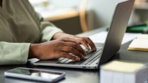 Leia mais sobre o artigo Inscrições abertas para curso gratuito de inteligência artificial na educação