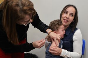 Leia mais sobre o artigo Prefeitura de Dourados inicia vacinação contra pneumonia e meningite com boa procura nas UBSs