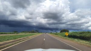 Leia mais sobre o artigo Frente fria traz riscos de tempestades para MS nesta segunda-feira