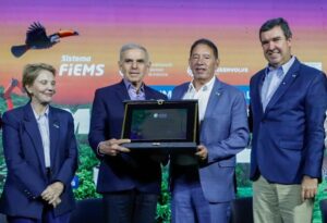 Leia mais sobre o artigo Em Bonito, Gerson Claro destaca protagonismo de MS em encontro nacional da indústria e homenageia fundador da Inpasa