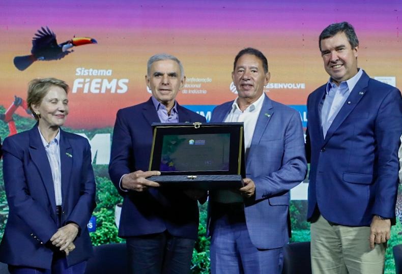 No momento, você está visualizando Em Bonito, Gerson Claro destaca protagonismo de MS em encontro nacional da indústria e homenageia fundador da Inpasa