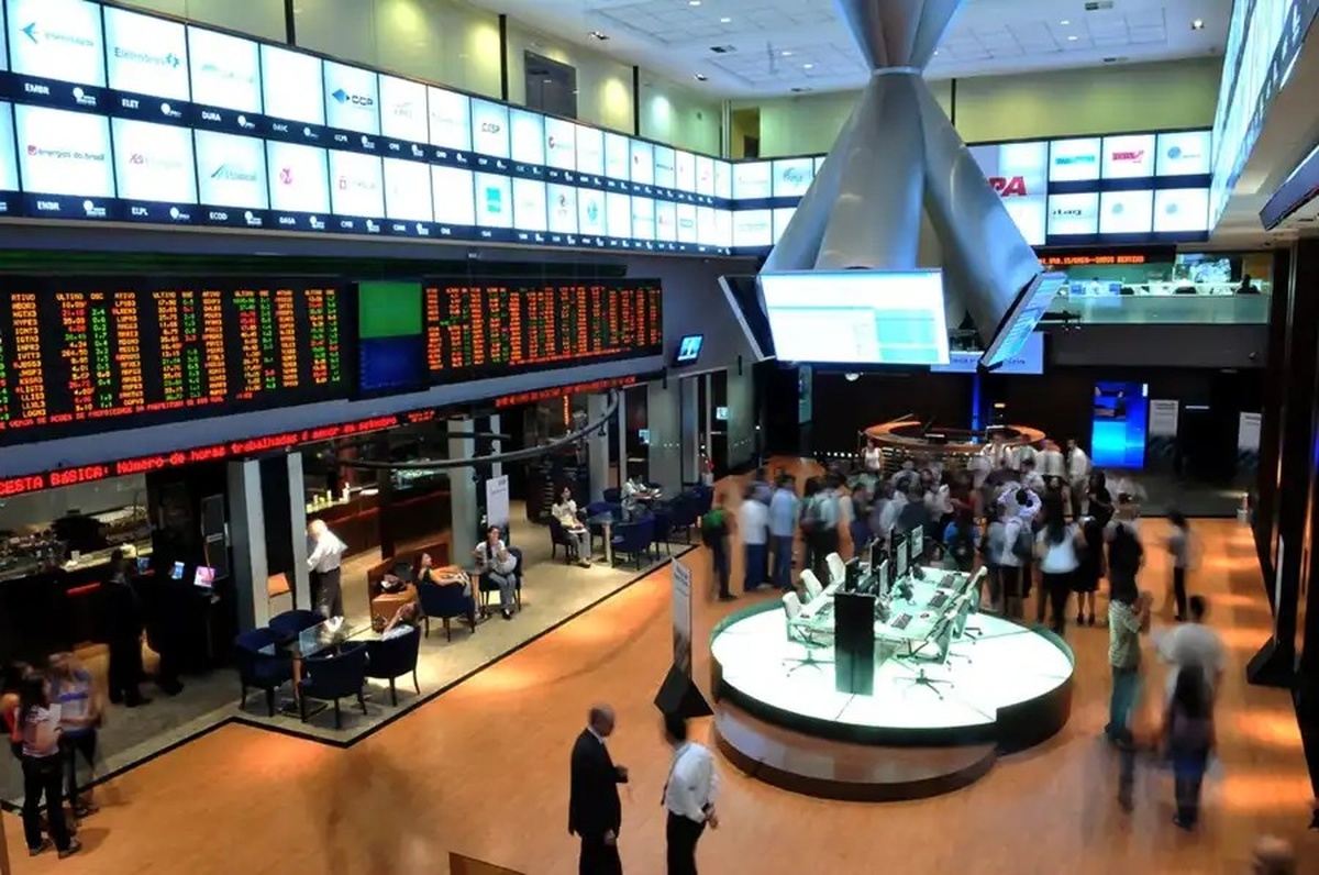 No momento, você está visualizando Mercado financeiro eleva previsão da Selic para 13,75% ao ano