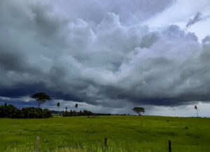 Leia mais sobre o artigo Frente fria muda o tempo e coloca Campo Grande sob risco de pancadas de chuva