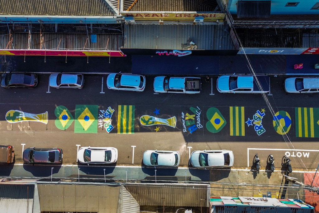 No momento, você está visualizando Prefeitura de Naviraí leva decoração temática da Copa do Mundo para as ruas da cidade