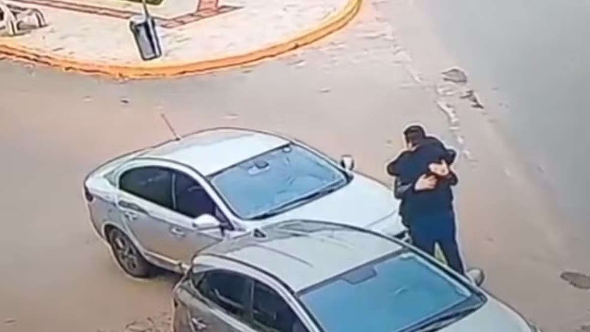 No momento, você está visualizando ‘AMIZADE NO TRÂNSITO’: Abraço após batida muda desfecho de acidente e viraliza