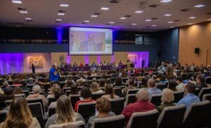 Leia mais sobre o artigo HOJE: Duas décadas após criação da Lei Maria da Penha, Campo Grande recebe encontro sobre proteção às mulheres