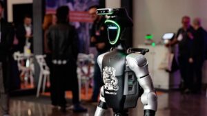 Leia mais sobre o artigo Conheça Tobias, o robô humanoide chinês com jeitinho brasileiro