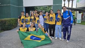 Leia mais sobre o artigo Equipe da Escola Sesi de Naviraí amplia experiência internacional em torneio de robótica no México