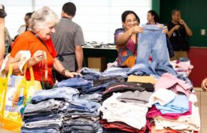 Leia mais sobre o artigo Feirão terá mais de 7 mil peças de roupas, calçados e brinquedos por R$ 5 em Campo Grande
