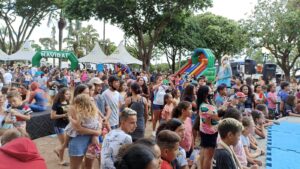 Leia mais sobre o artigo Tô de Férias! Tô na Praça! leva lazer, cultura e serviços gratuitos para as famílias de Naviraí