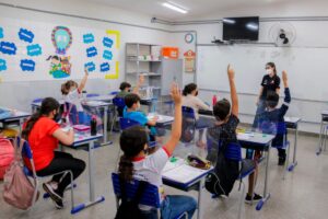 Leia mais sobre o artigo Lei altera educação básica e obriga a inclusão de política na grade das escolas brasileiras