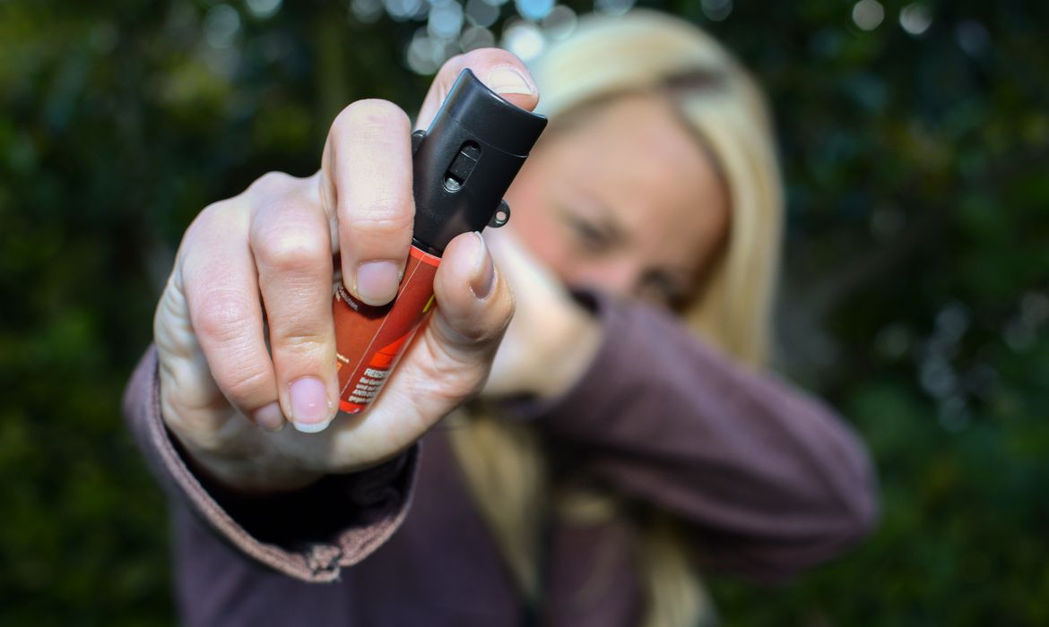 No momento, você está visualizando Liberado: Mulheres podem comprar e usar spray de pimenta para defesa pessoal
